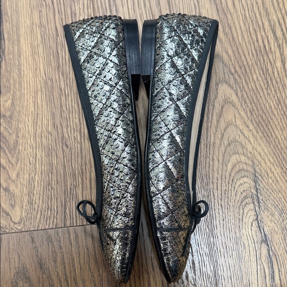 CHANEL Metallic Black Women's Flats - Picture 8 of 8